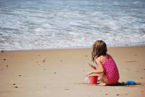 Viel Spaß bringt das richtige Strandspielzeug