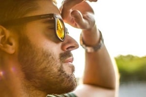 Ein cooler Blick und Schutz für die Augen mit der perfekten Sonnenbrille