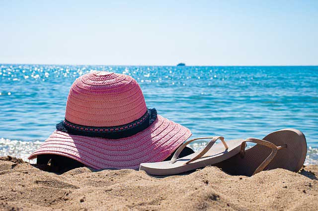 Strandhut als Sonnenschutz