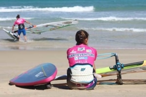 Frauen beim Sport am Strand