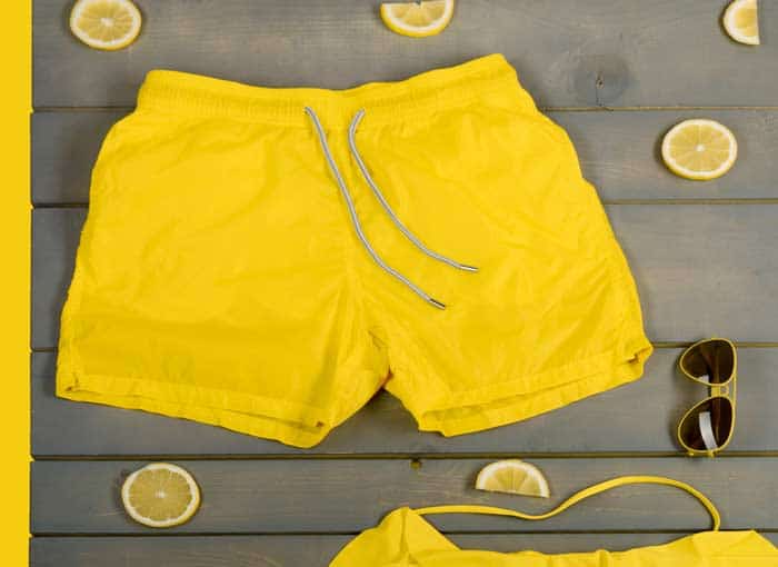 Badeshorts für Damen in Gelb (de.depositphotos.com)